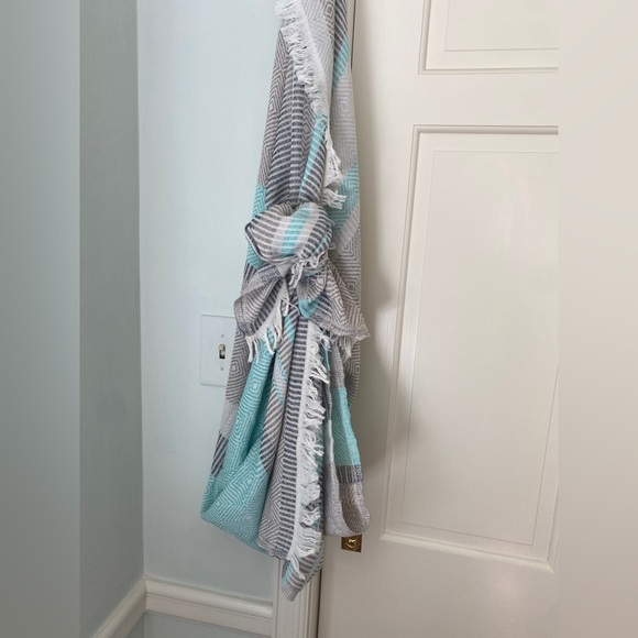 Wrap Clip Faux Wood Keep it Put - Picture 8 of 13